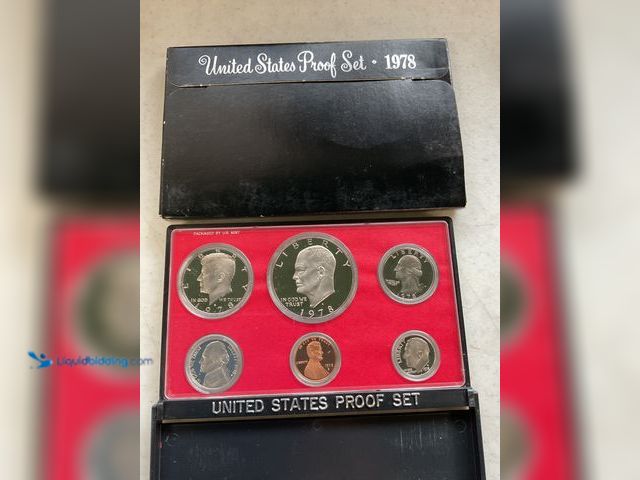 Lot 49-1810293 - 1978 UNITED STATES PROOF SET 6 COINS IN HARD PLASTIC DISPLAY AND SLEEVE