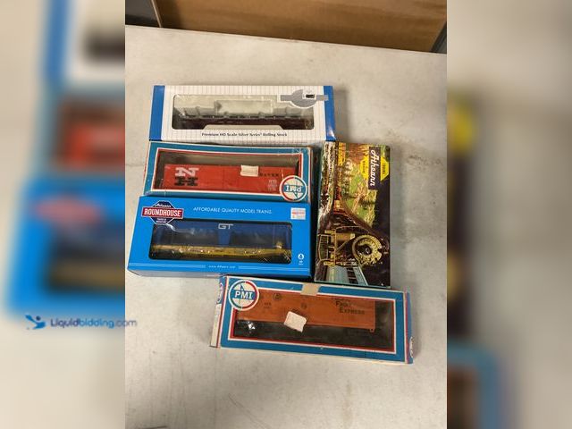 Lot 49-1505618 - COLLECTIBLE LOT OF 5 VINTAGE HO SCALE BOX CARS, MODEL TRAINS IN ORIGINAL PACKAGES #COINS1211
