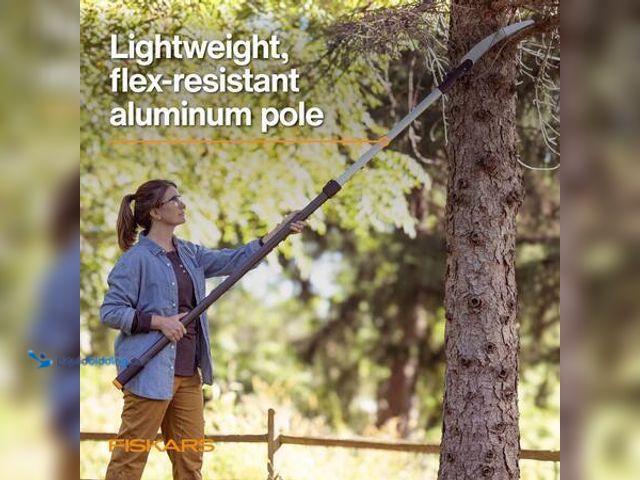 Lot 49-5554234 - Fiskars XtendControl 15 in. X1 Saw 6 ft. Interchangeable Tree Pruner Model # 1075283 Used