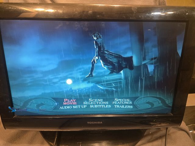 Lot 49-1805591 - 1 toshiba 19cv100U LCD Flatscreen 19" flatscreen TV  Fully tested working