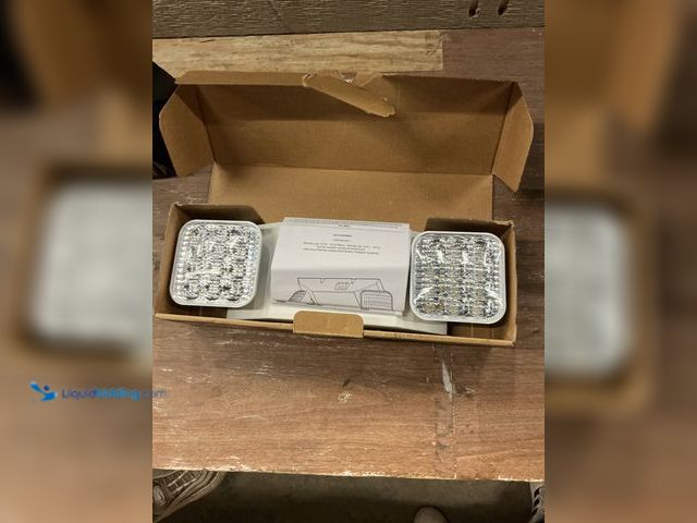 Lot 49-3529063 - Commercial Electric
Rectangle 11-Watt Equivalent Integrated LED White Emergency Light with Ni-Cad 6...