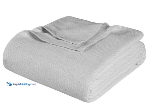 Lot 49-3631250 - SUPERIOR Metro Silver Chevron Zig-Zag Modern All-Season Cotton Full/Queen Blanket, Model # BLANKET_M...
