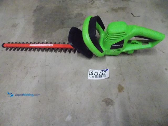 Lot 49-1971727 - Portland 62630 Battery Powered Electric Powered Hedge Trimmer Portland 22" Electric Hedge Trimmer Us...