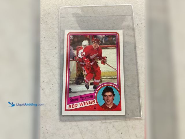 Lot 49-1810268 - COLLECTIBLE 1984 TOPPS DETROIT RED WINGS STEVE YZERMAN ROOKIE CARD
