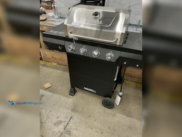 Lot 49-5541734 - 4-Burner Propane Gas Grill in Black with Stainless Steel Main Lid (missing parts) Unused