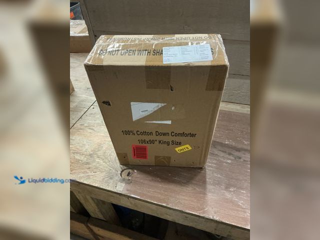 Lot 49-5463342 - 100'' Cotton Down Comforter 1-6x90'' King Size. Item is Unused