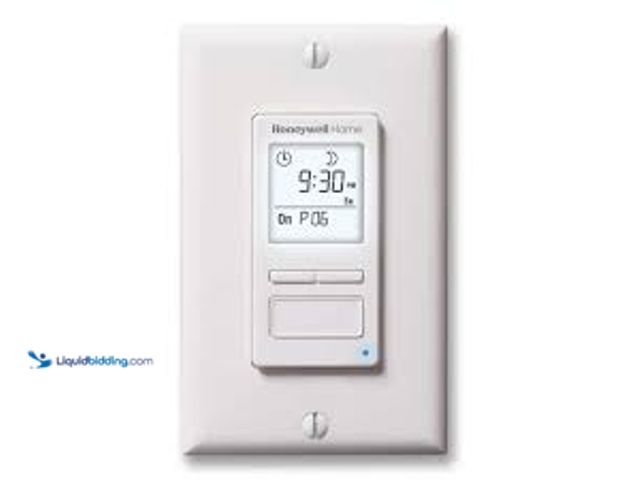 Lot 49-3527690 - Honeywell Home 120-Volt 7-Day Programmable Indoor/Outdoor Motor and Light Switch Timer with Automati...