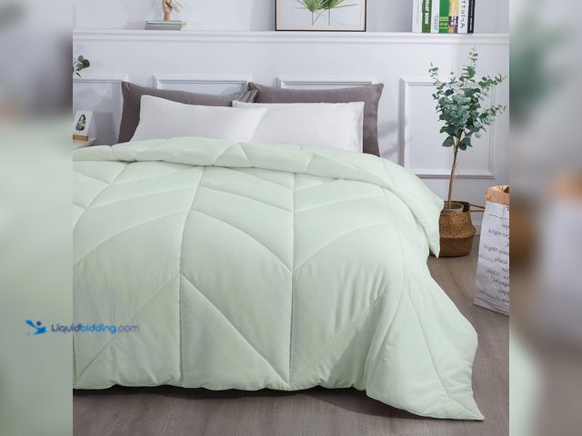Lot 49-3528309 - Feather and Loom Chevron Stitch Down Alternative All Seasons Comforter - Soft and Easy Care Microfib...
