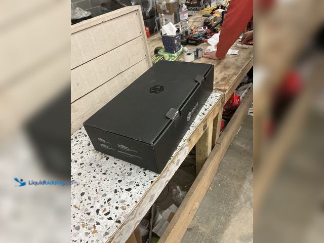 Lot 49-5485307 - HexClad 7-piece Cookware Set. Item 1244601 | Model 859006007083. New