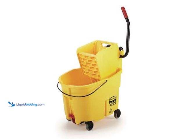 Lot 49-5539928 - Rubbermaid Commercial Products WaveBrake 35 Qt. 2.0 Side-Press Mop Bucket with Drain, Yellow. Used
