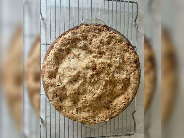 Lot 499-202 - Homemade Apple Pie from the kitchen of Monica Hoekstra.  Freshly made and ready for pick up Saturday...