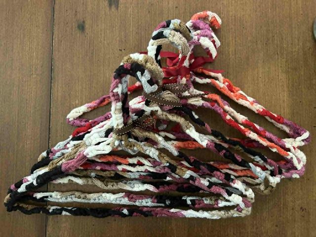 Lot 499-228 - Crocheted Hangers- set of 8
Thank you Roseanne VanSolkema for the donation!