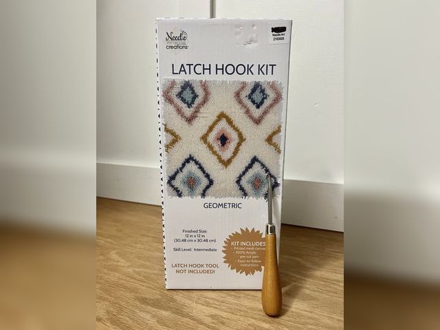 Lot 499-228 - This Latch Hook kit (latch hook IS included) will make the perfect indoor activity to work on as the...