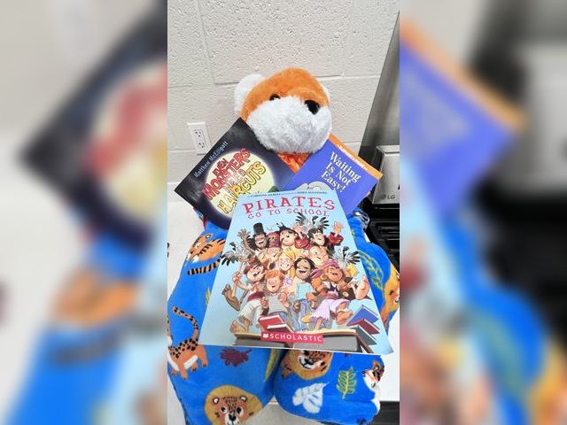 Lot 499-034 - kids basket