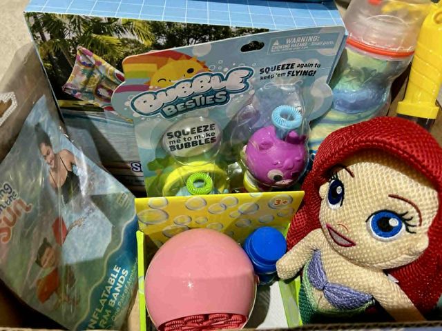 Lot 499-215 - Summer Basket
-Includes: Little Mermaid Aqua Pal; bubble wand; Mist n Sip water bottle; Hello Kitty ...
