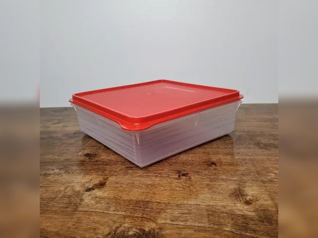 Lot 499-221 - Tupperware- 9" square food storage container
clear with red lid