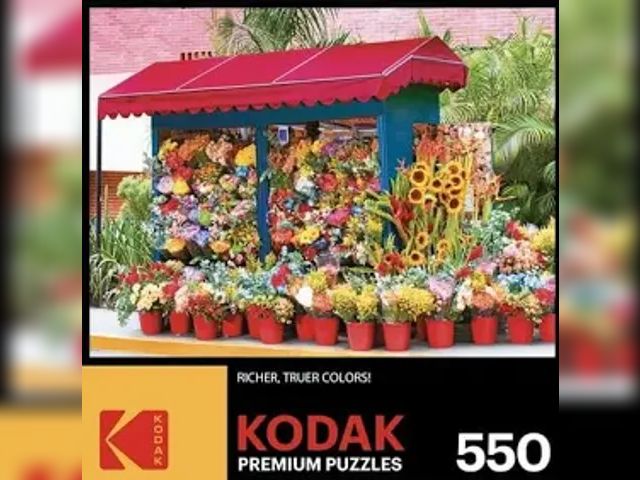 Lot 499-204 - 550pc Kodak Premium Puzzle-Side Street Colorful Flower Market