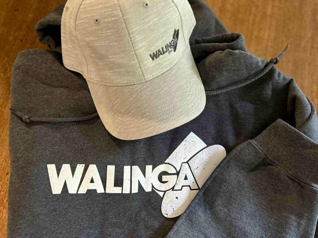 Lot 499-294 - WALINGA Hat and Sweatshirt- Size L hooded sweatshirt
Thank you Walinga Inc. for this donation!