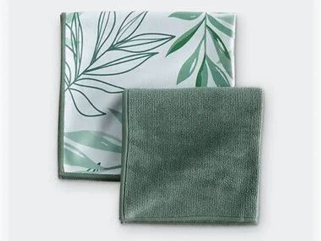 Lot 499-387 - Norwex Window Cloth AND EnviroCloth
Thank you Katlyn Tanis for this donation!