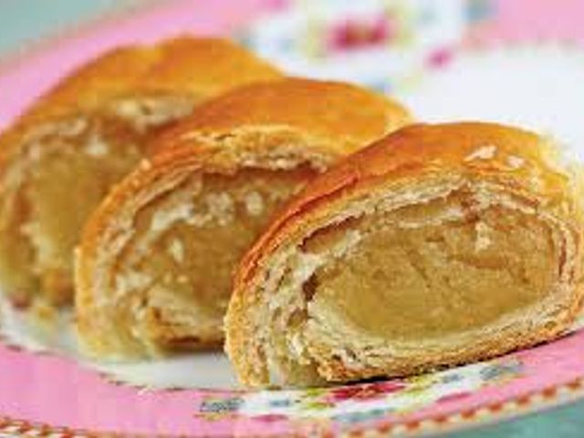 Lot 499-218 - Banket- 3 sticks- Homemade by Eastside and Friends
Comes frozen and ready to bake