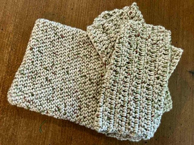 Lot 499-293 - Set of Hot Pad and 2 dish cloths
Made by Mrs. Kuiper- Thank you!