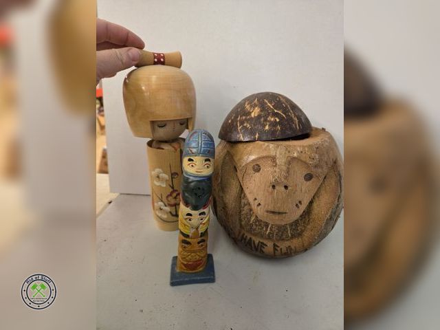 Lot 53-531 - Lot of Vintage Wooden Collectible Decor Pieces (B5B)