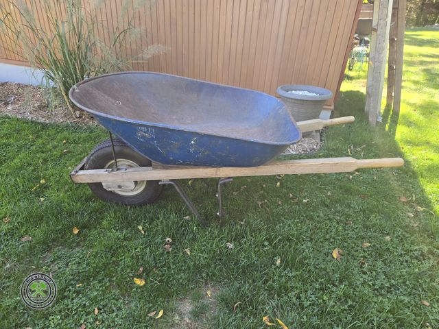 Lot 53-718 - Yard Garden Wheel Barrow