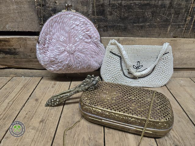 Lot 53-1020 - Lot of Vintage Hand Clutches, purses (C15)
