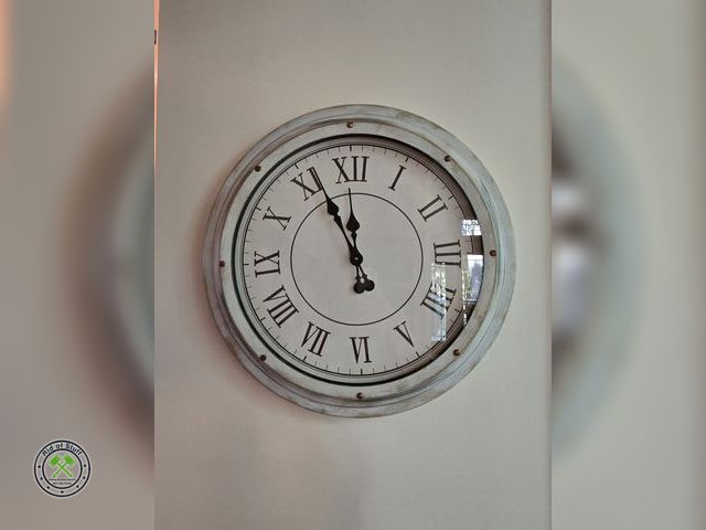 Lot 53-658 - Large 24" Round Wall Clock