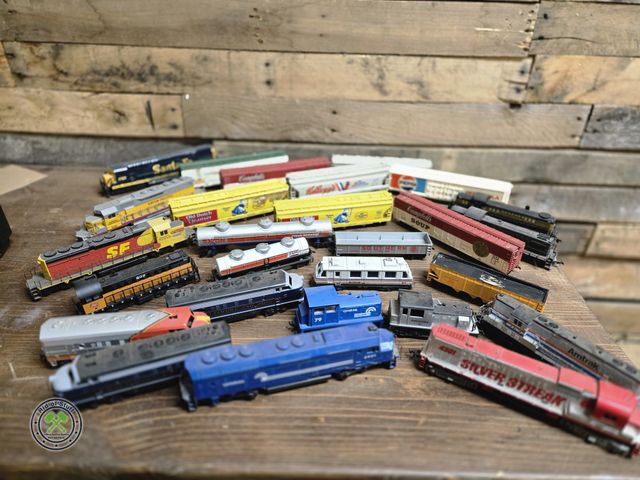 Lot 53-3120 - Lot of Trains-Silverstreak, Amtrak, Old Dutch Cleanser and more (D1B)