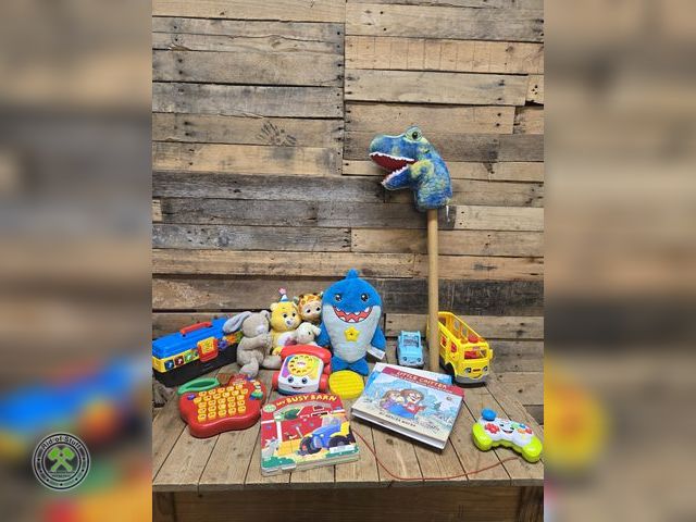 Lot 53-978 - Lot of Misc Children's Toys - Would make great christmas gifts! (C14T)