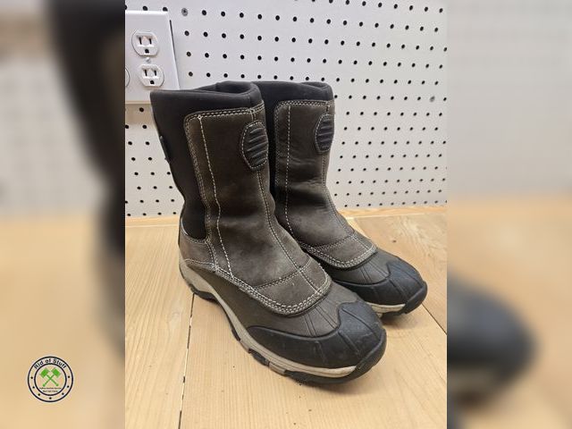 Lot 53-629 - Woman's Size 8 LL Bean Boots - Good Condition