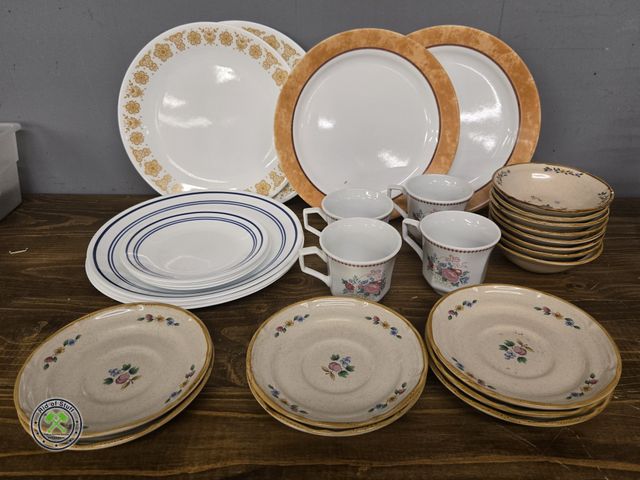 Lot 53-1086 - Lot of Corelle Dinner Plates, Vintage bowls and more (D1B)