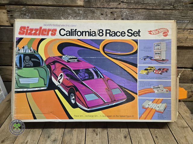 Lot 53-3116 - Vintage California Figure 8 Race Set (D2F)