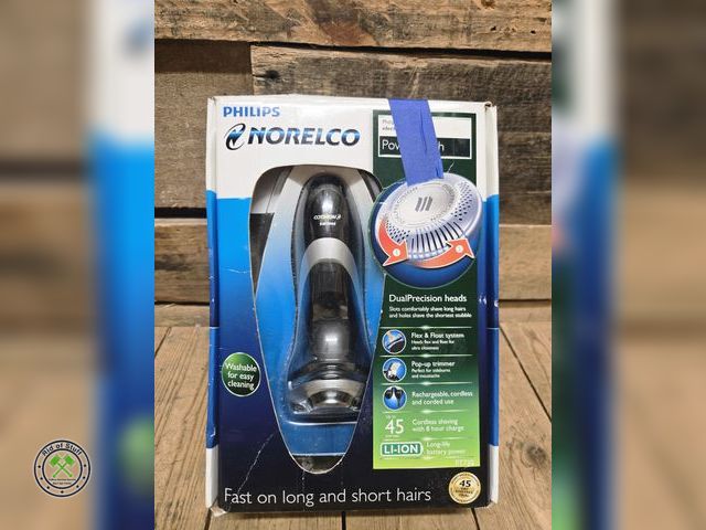 Lot 53-1031 - Men's Phillips Norelco Electric Shaver - Appears new! (C15B)