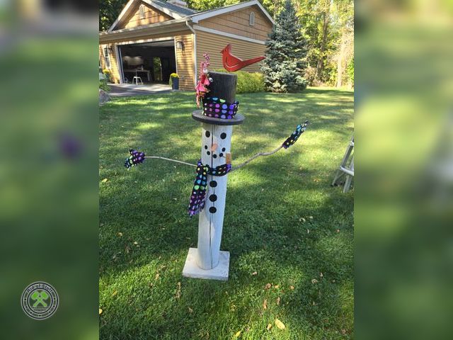 Lot 53-755 - Handmade wooden Snowman with removable arms - Measures: Just over 4 feet