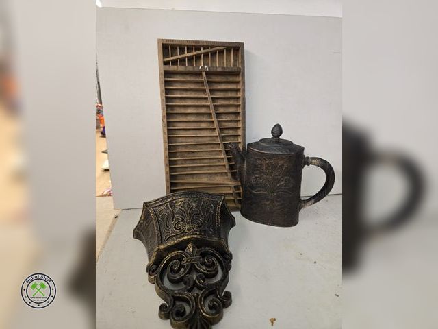 Lot 53-509 - Lot of Vintage Home Decor (B5B)