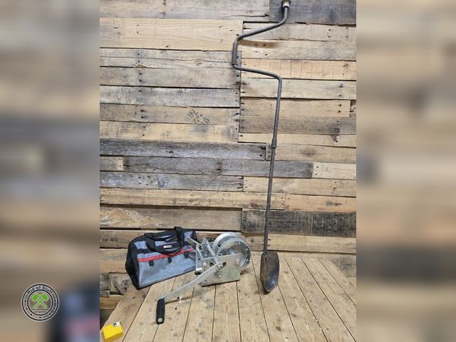 Lot 53-959 - Trailer Winch 2600 lb line pull, Ice Fishing Spoon Auger and Tool Bag