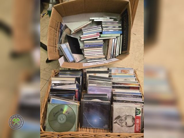 Lot 53-534 - Large lot of Misc Cd's - Mixed Genres (B5F)