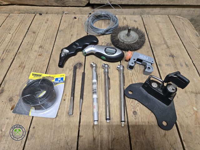 Lot 53-971 - Lot of Misc Tools - Tire Pressure Tools, Automotive Wire and more (b5b)