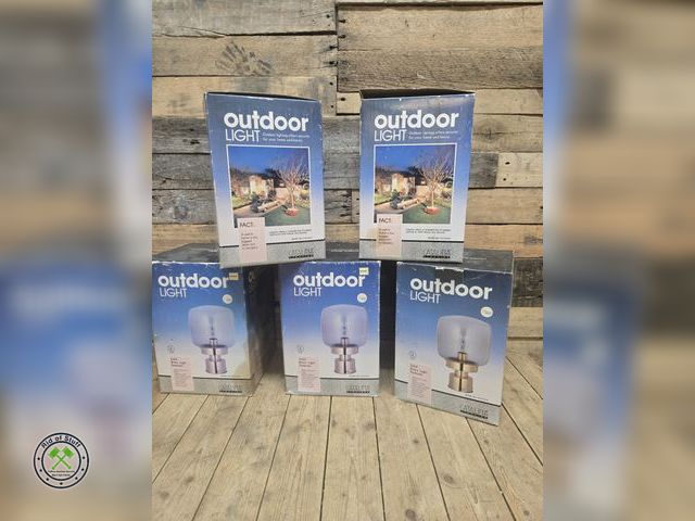 Lot 53-809 - NOS (5) Outdoor Light Fixtures (B5M)