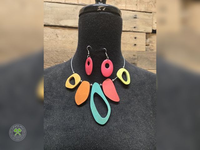 Lot 53-949 - Colorful Wooden Necklace with Matching Earrings - Clasp on Necklace needs fixed. (B5B)