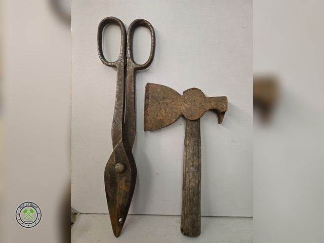 Lot 53-518 - Wooden handled Hatchet and Heavy Duty iron Shears (B5B)