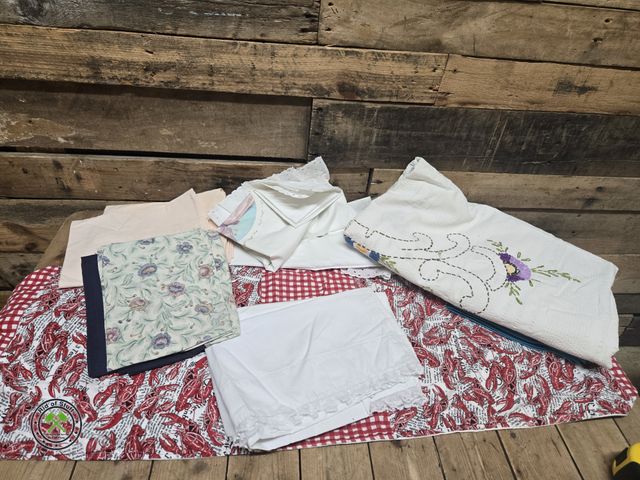 Lot 53-1039 - Lot of Vintage Linens - includes: Queen Sized Needle point bed spread (C15B)