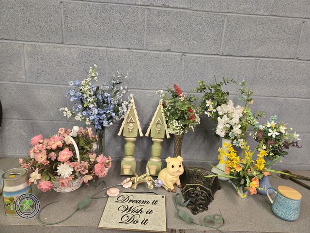 Lot 53-1000 - Lot of Artificial Flower Arrangements, Decorative Wooden Bird Houses, and more