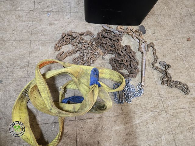 Lot 53-823 - 4" Tow Rope with Heavy Duty Chains with Hooks and Chain Binder Tool (D2F)