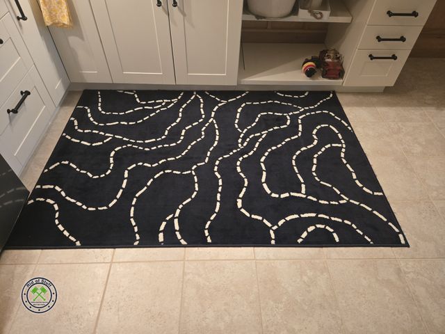 Lot 53-651 - Navy Blue Accent Rug - Measures: 77"x52" - Excellent condition