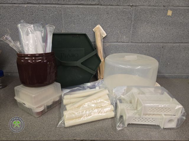 Lot 53-543 - Cake makers Lot - Includes: Plastic support Columns, Plastic Cake Carrier, Vintage Piatto Bakery Box...