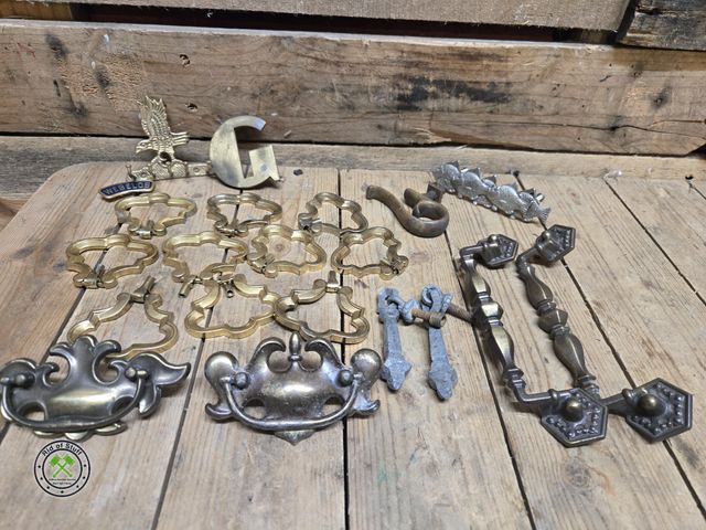 Lot 53-956 - Lot of Vintage Metal Cabinet Drawer Handles/Pulls (C)