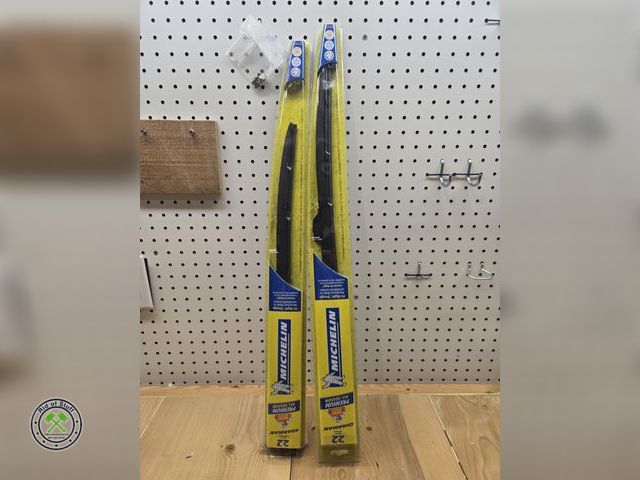 Lot 53-631 - Michelin 22 Premium All Season Windshield Wiper Blades